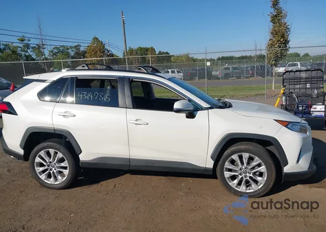 2021 Toyota Rav4 Xle Premium z USA, uszkodzony, nr VIN 2T3A1RFVXMW140938